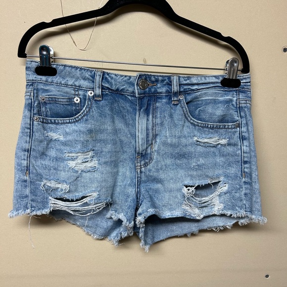 2/$20❤️- SHORTS | Women’s American Eagle Jean shorts size 6 - Picture 1 of 5